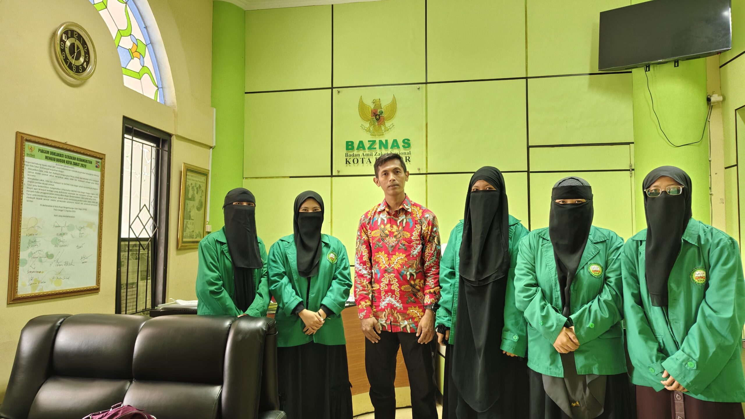 Read more about the article Mahasiswa Prodi Hukum Keluarga Islam STAI Al-Hidayah Bogor Laksanakan Observasi Penugasan Mata Kuliah di Luar Kelas