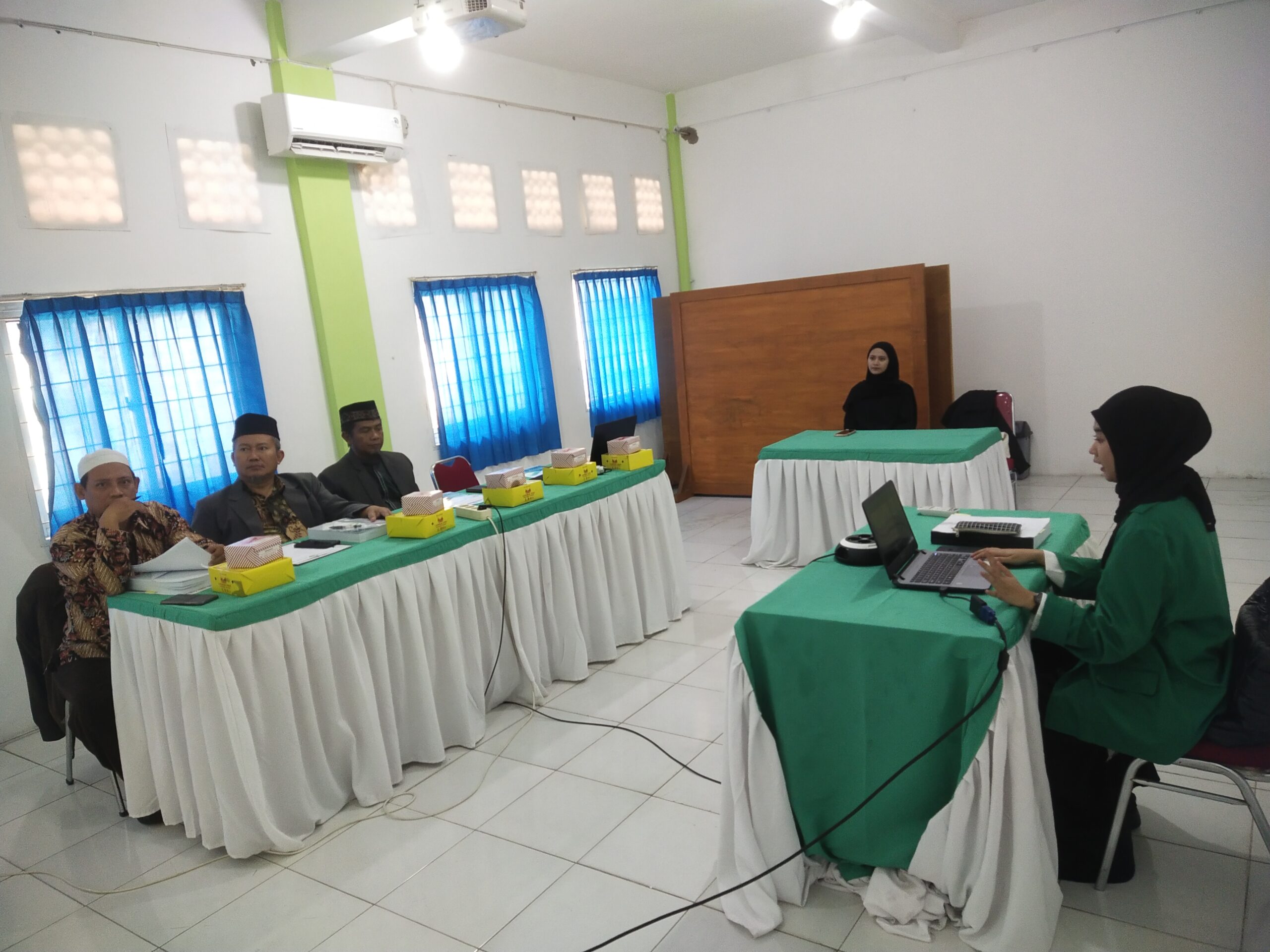 Read more about the article Mahasiswa Prodi HKI Angkat Isu Ketahanan Keluarga dalam Sidang Munaqosyah