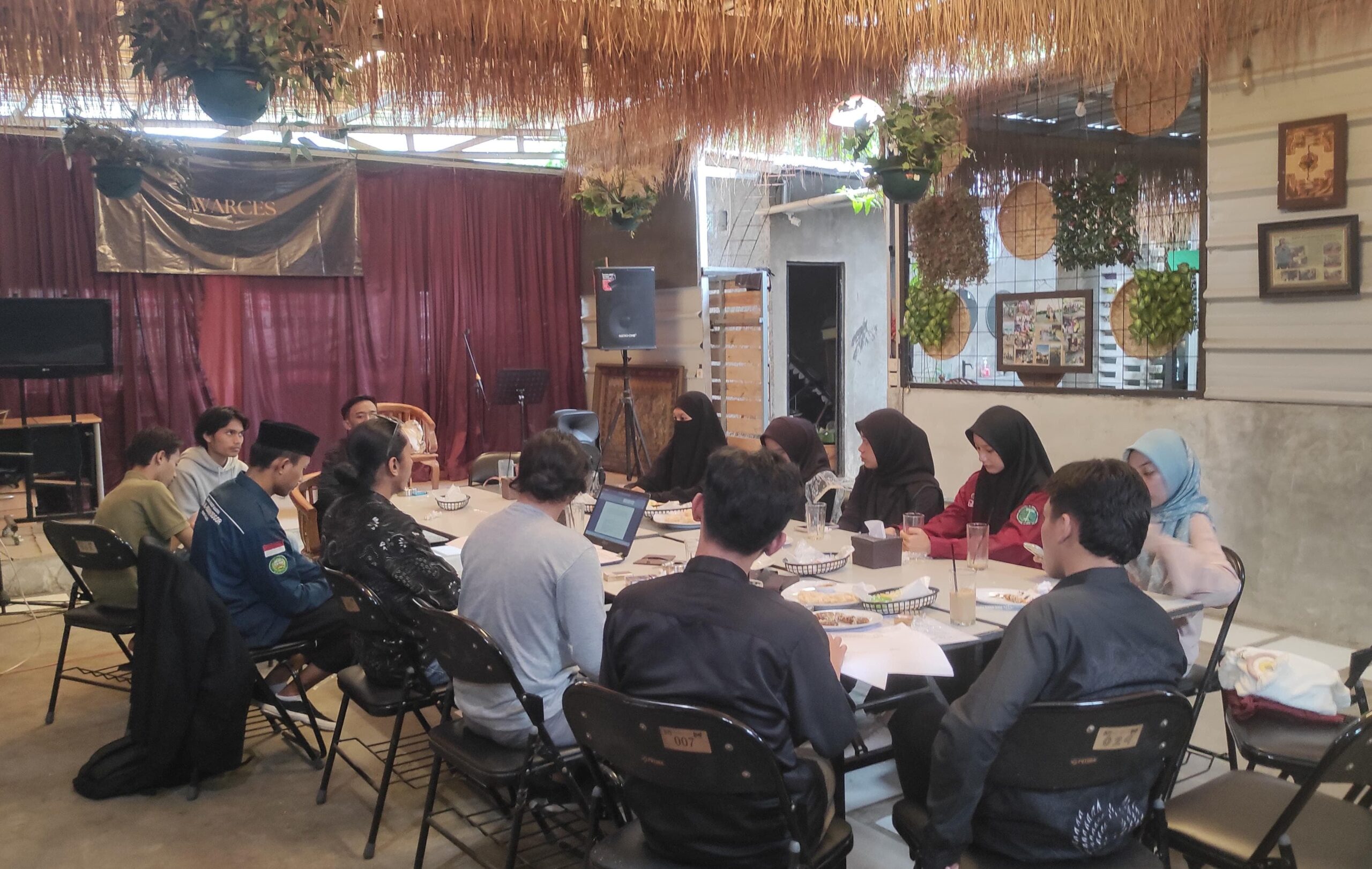 Read more about the article HIMAPRODI HKI STAI Al-Hidayah Bogor Ikuti Forum Mahasiswa Hukum Islam Indonesia